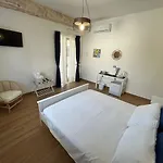 On The לינה וארוחת בוקר 4*